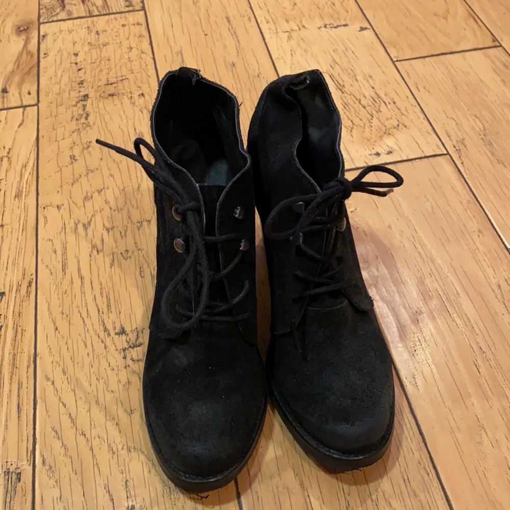 Short suede booties by Kelsi Dagger